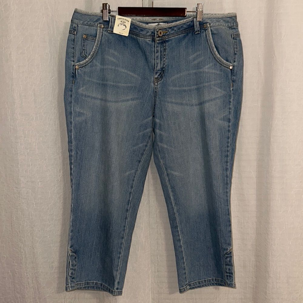 Canyon River Blues 16 Arles Crop Capri Light Wash Denim Side Snap